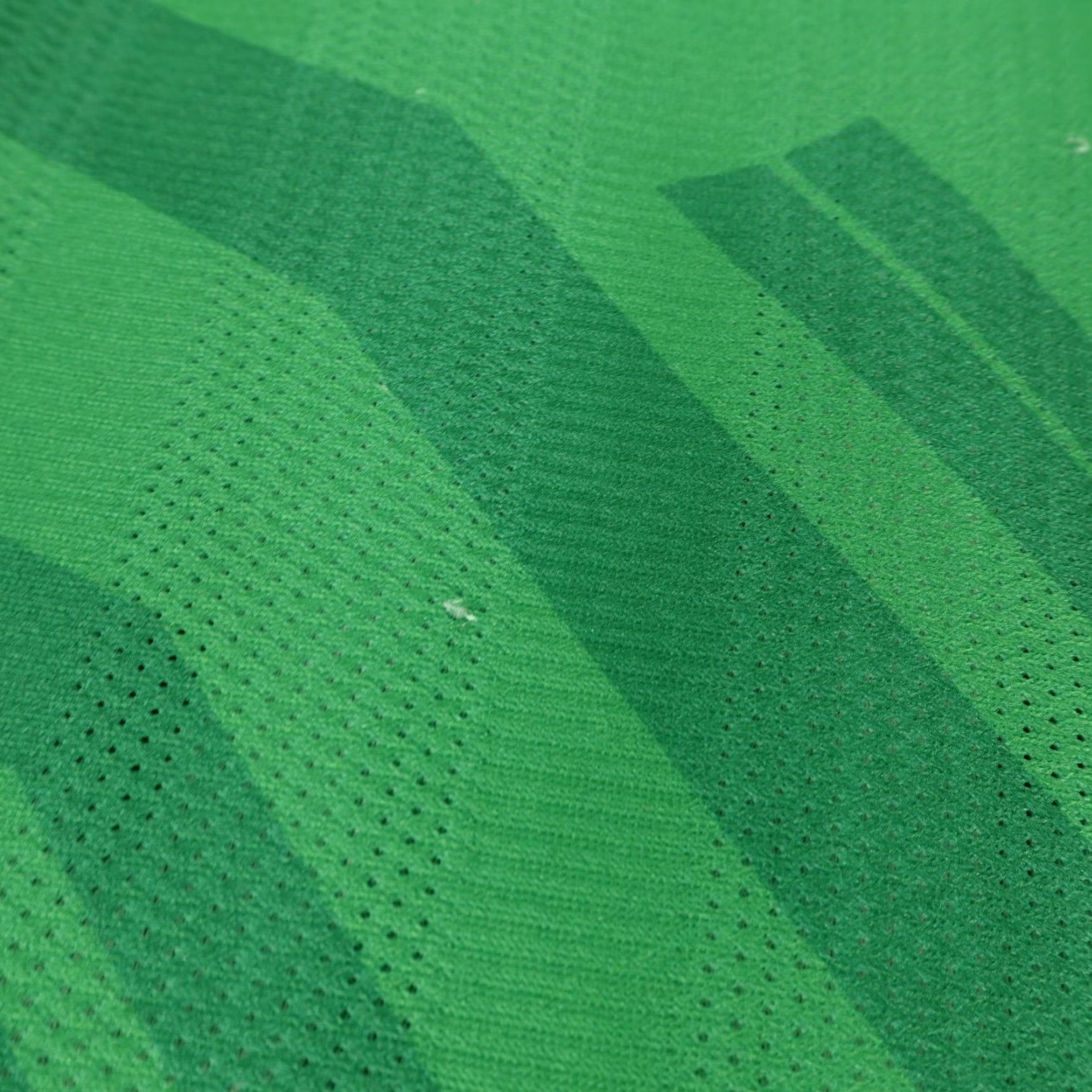 Umbro VINTAGE Umbro Shirt Mens XL Green White V Neck Soccer Jersey Made in USA 90s Size US XL / EU 56 / 4 - 5 Thumbnail