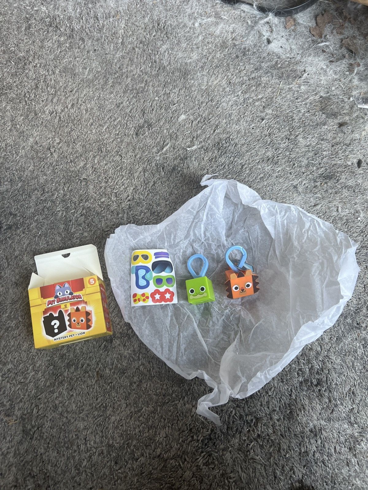 Hypebeast 2024 McDonald’s Pet Simulator Mystery Pet + Lion Size ONE SIZE - 1 Thumbnail