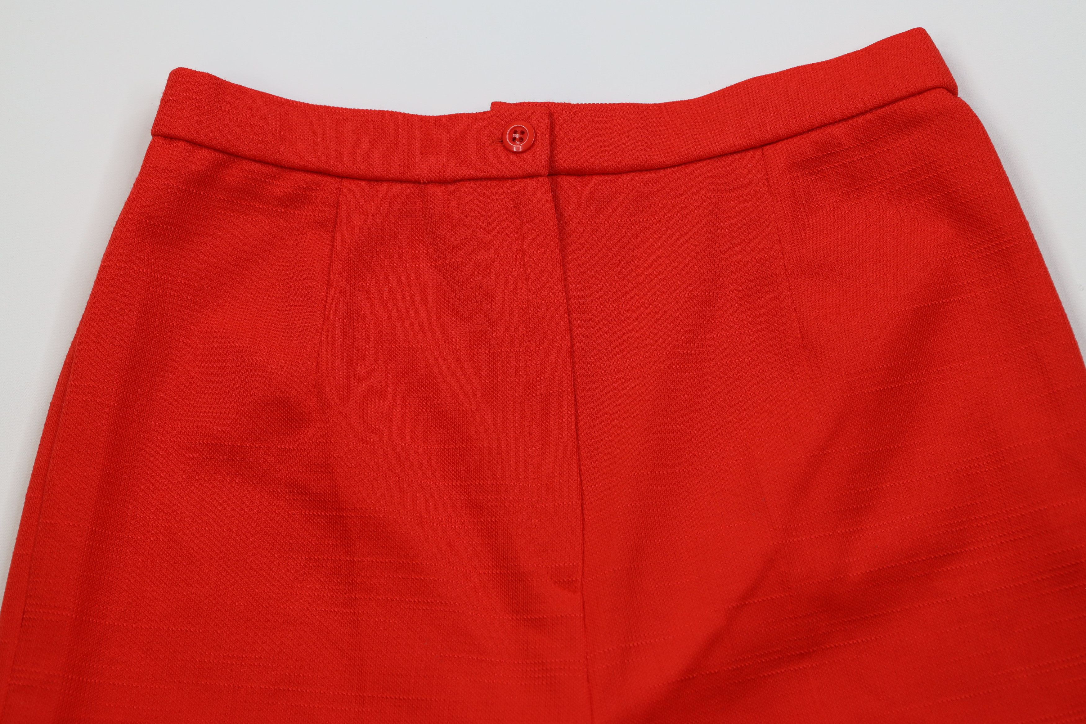 Vintage Vintage 60s Streetwear Knit Bermuda Shorts Red Polyester USA Size 34" / US 12 / IT 48 - 2 Thumbnail