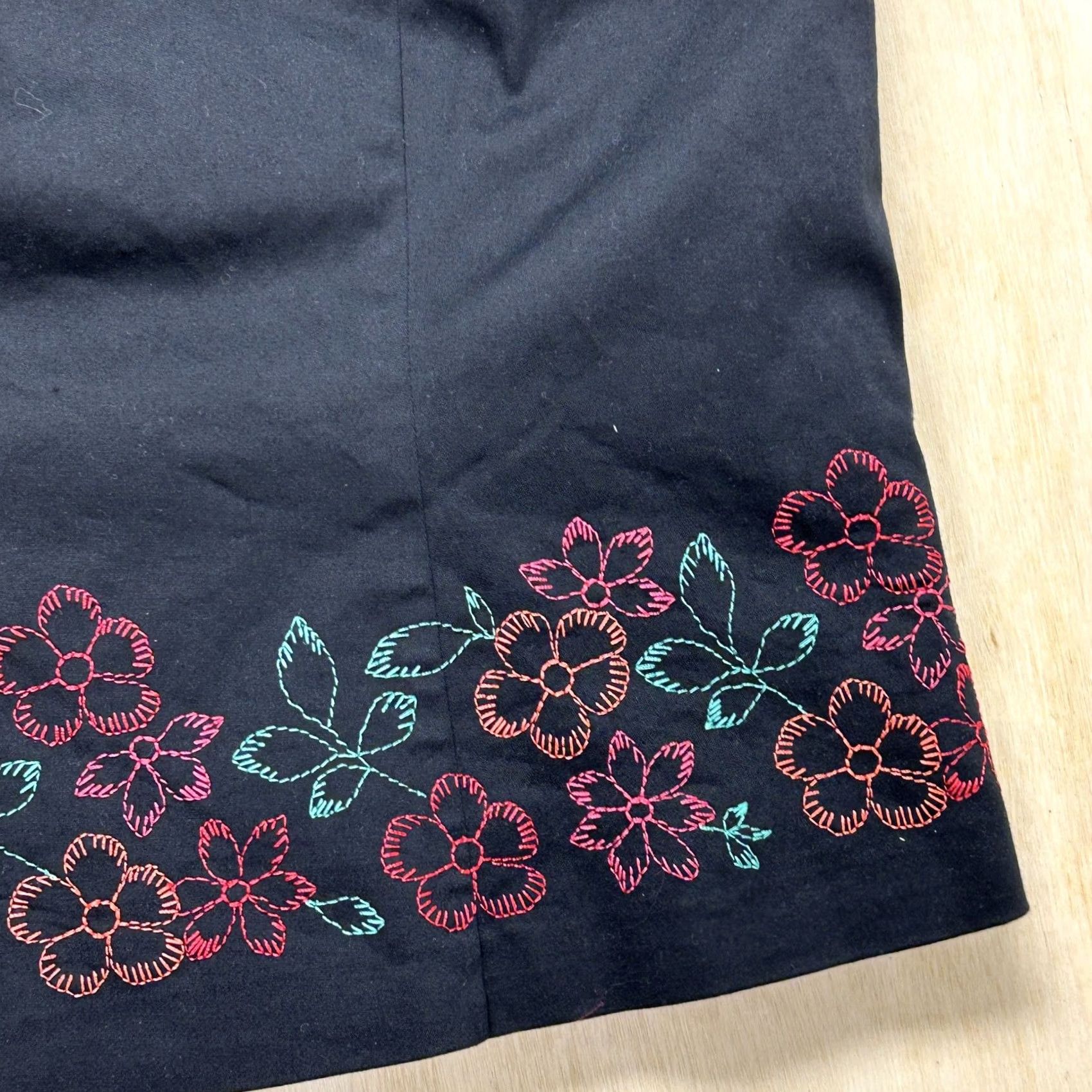 Talbots VINTAGE Talbots Tank Top Womens 10 Petite Black Embroidered Floral V Neck Lined Size L / US 10 / IT 46 - 2 Thumbnail