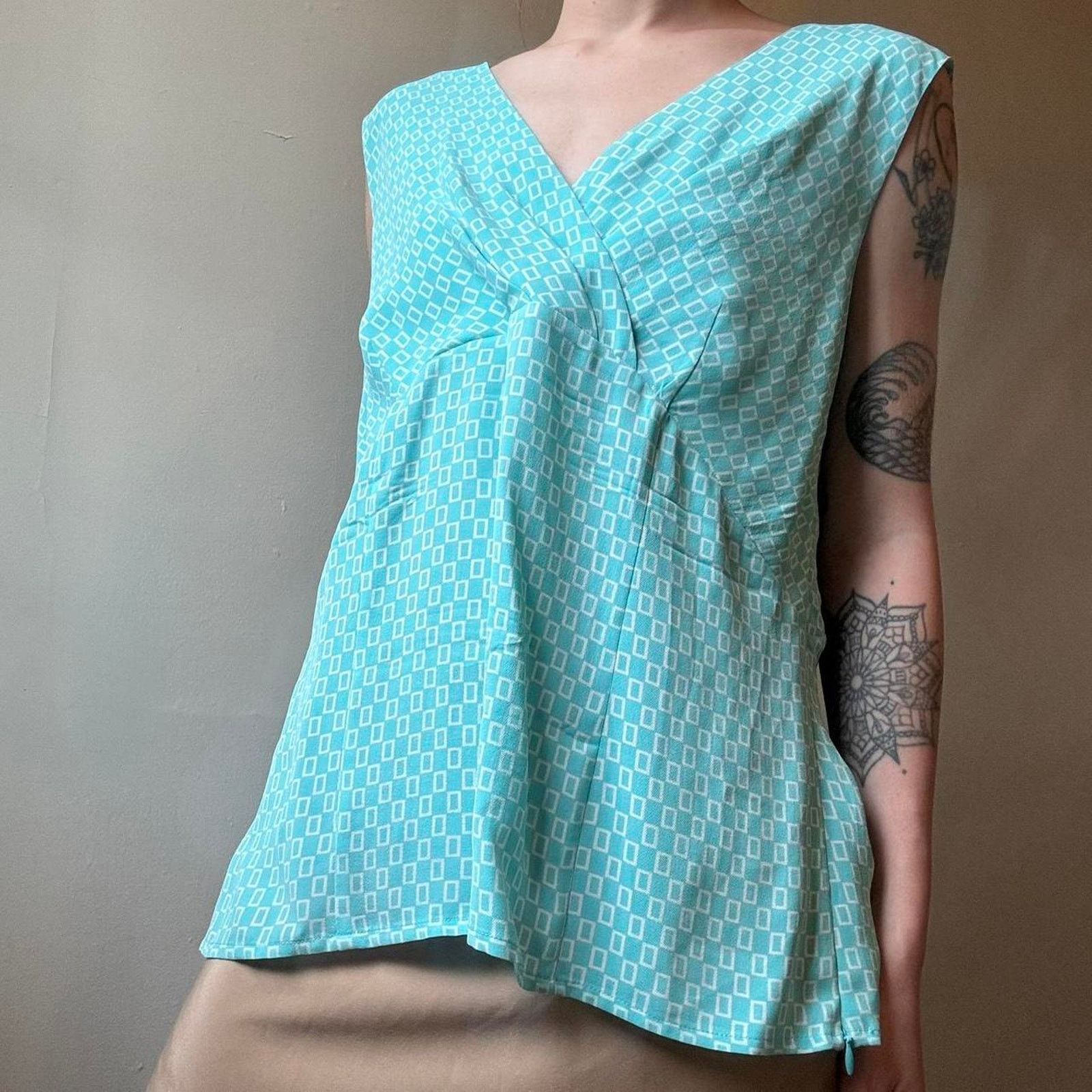 Vintage Vintage Liz Claiborne Y2K Turquoise Aqua Blouse 8 Silk Size S / US 4 / IT 40 - 2 Thumbnail