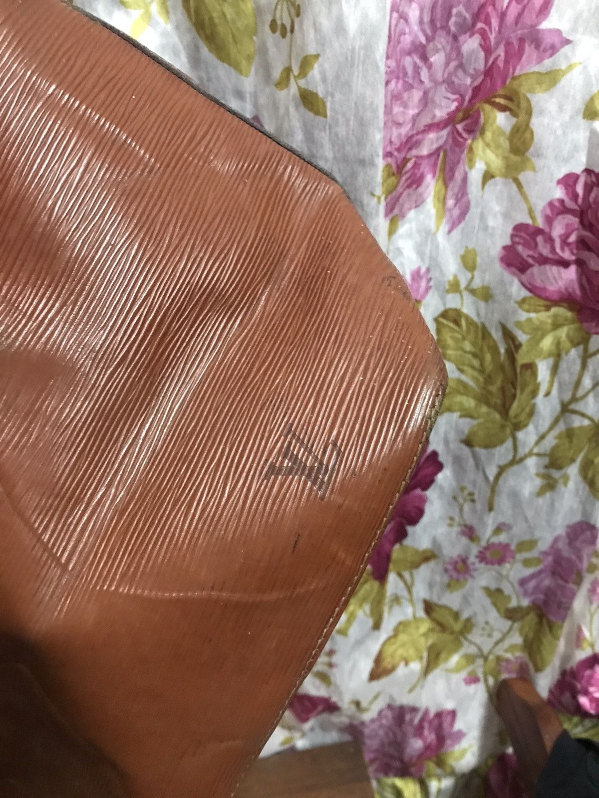 Louis Vuitton Authentic Louis Vuitton Epi Neo Size ONE SIZE - 6 Thumbnail