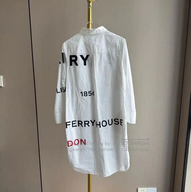 Burberry Burberry White Cotton Graphic Logo Shirt. Size XS / US 0-2 / IT 36-38 - 2 Thumbnail