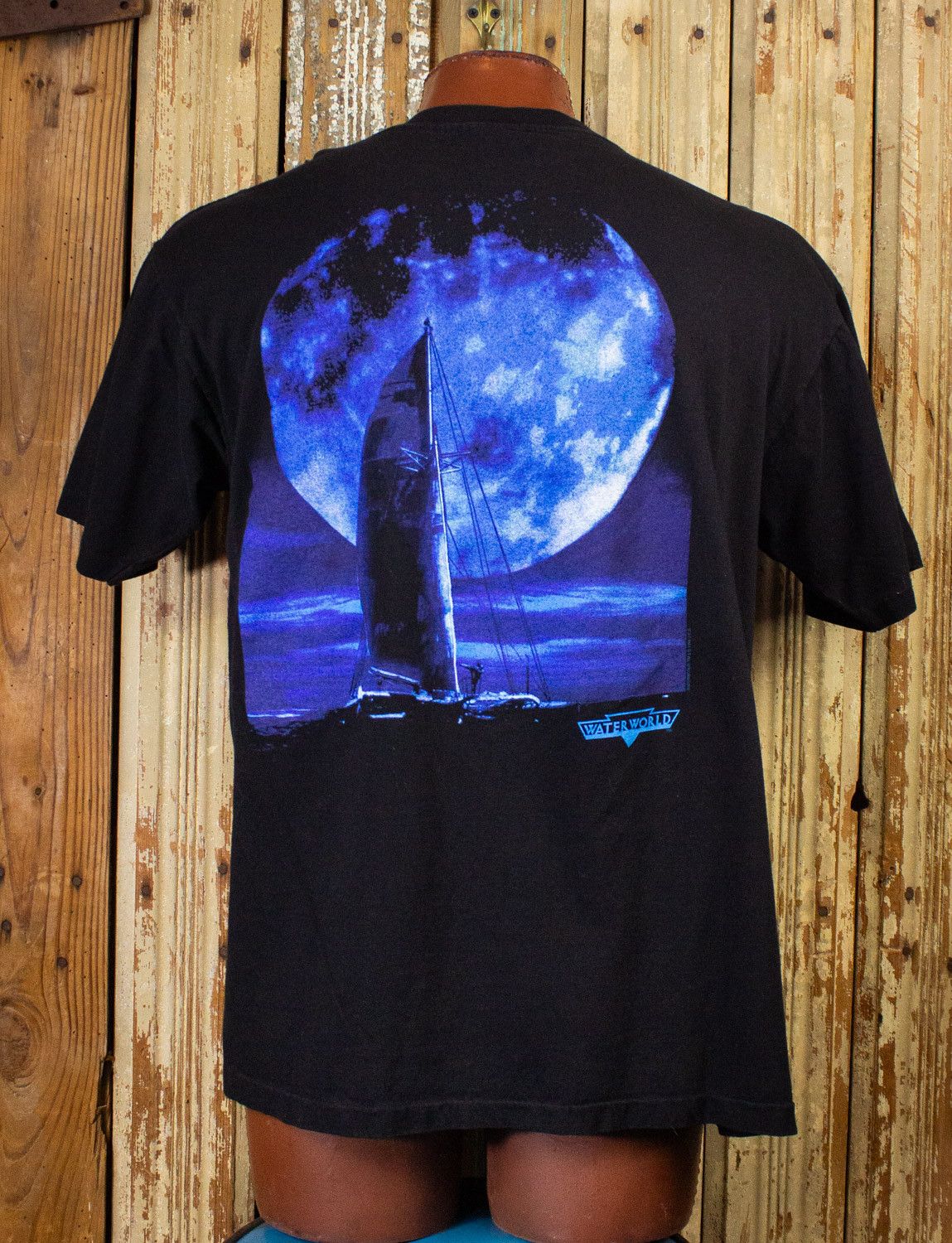 Vintage Vintage Water World Movie Graphic T Shirt 1995 Size US XL / EU 56 / 4 - 1 Thumbnail