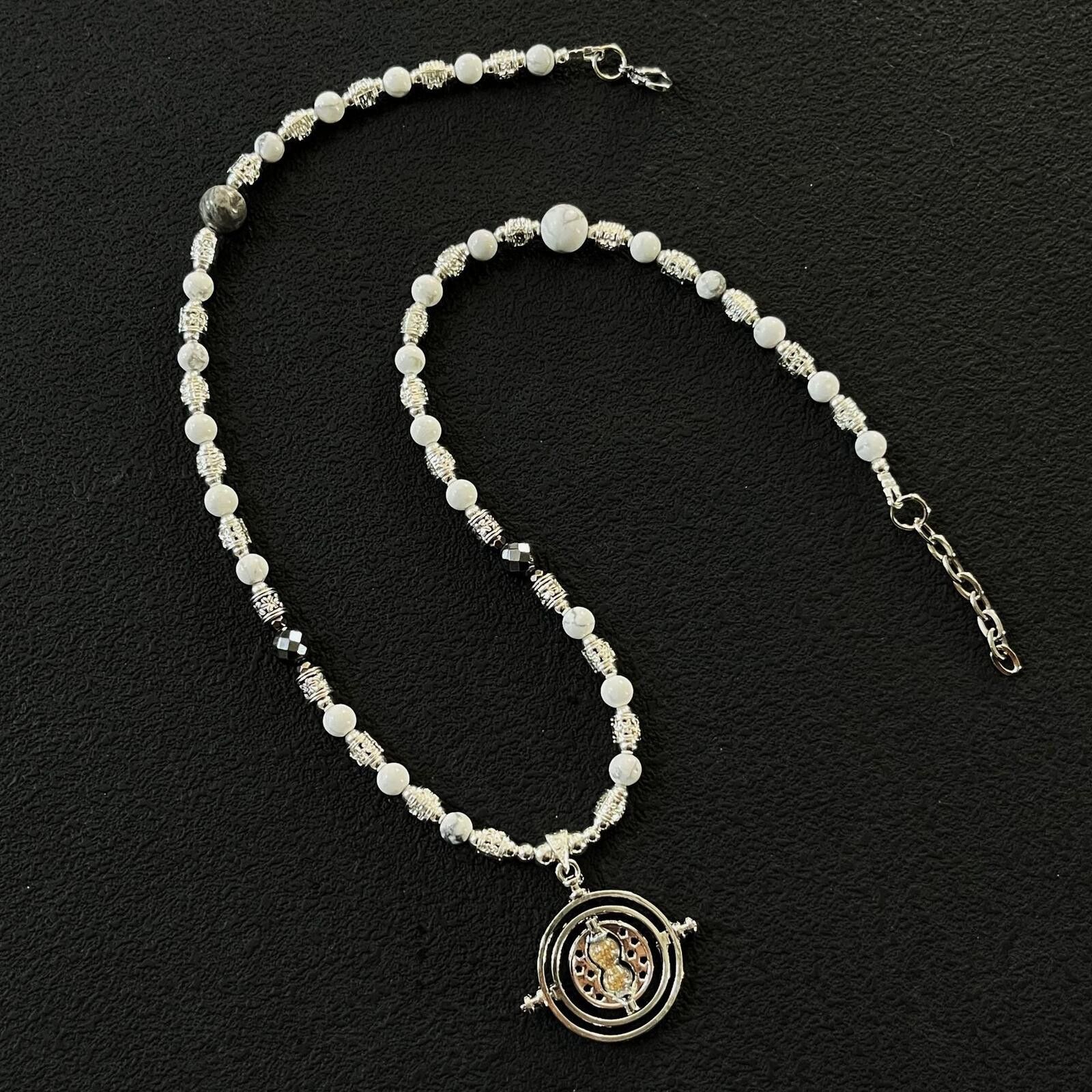 Jewelry White Bead Hourglass Necklace | Vintage Handcraft Street Size ONE SIZE - 2 Thumbnail