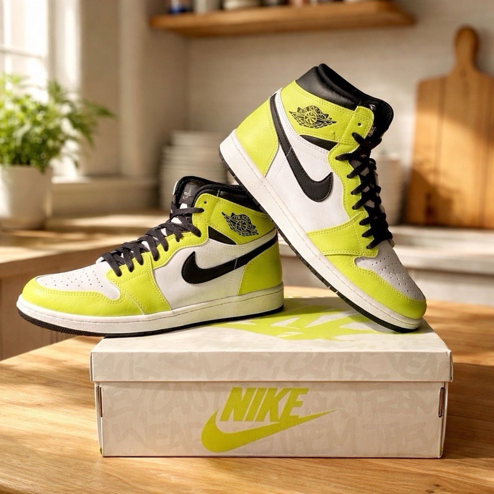 Nike Jordan 1 Retro High OG Visionaire - Size 10.5 OG Box Extra Size US 10.5 / EU 43-44 - 1 Thumbnail