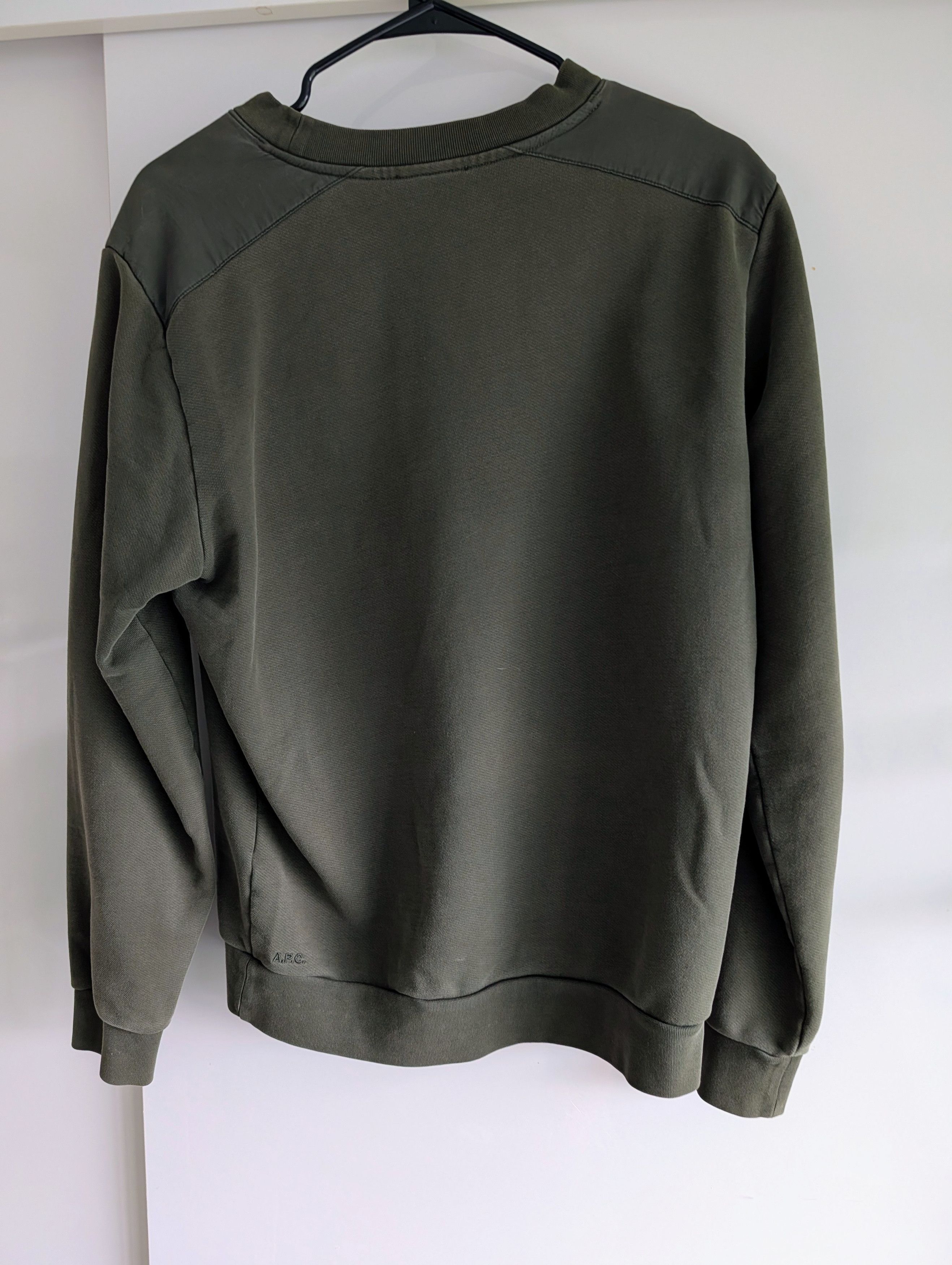 A.P.C. A.P.C. Military Shoulder Patch Crewneck Sweatshirt Size US M / EU 48-50 / 2 - 2 Thumbnail