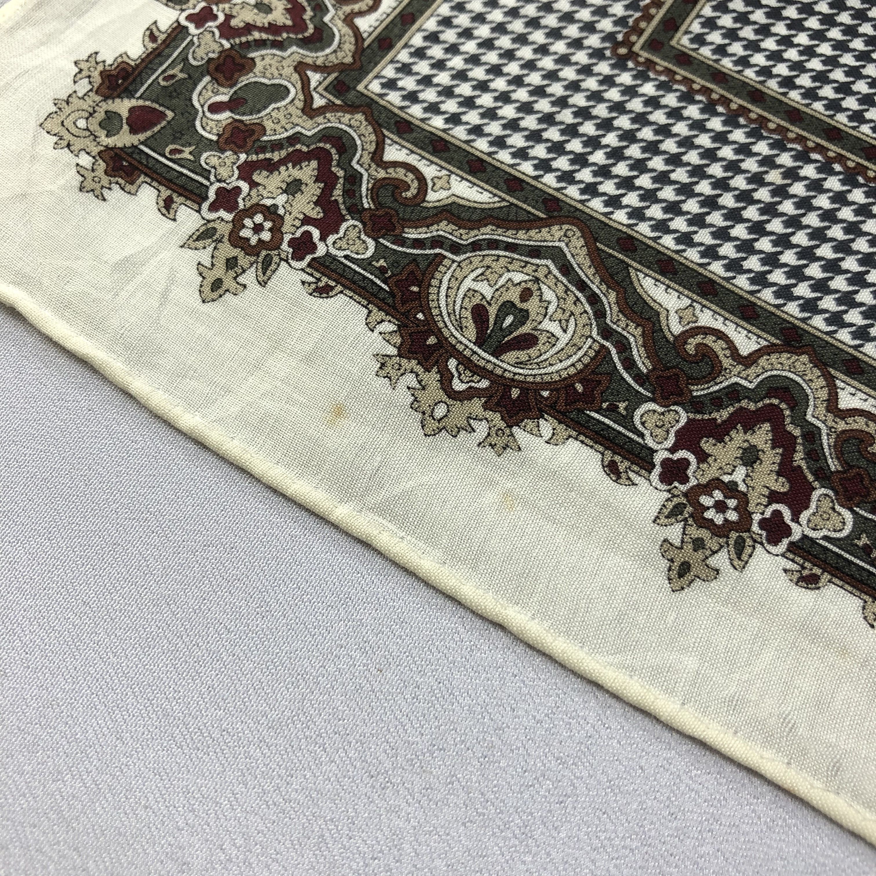 Yves Saint Laurent YSL Paisley Handkerchief Neckerchief Bandana H1766 Size ONE SIZE - 6 Thumbnail