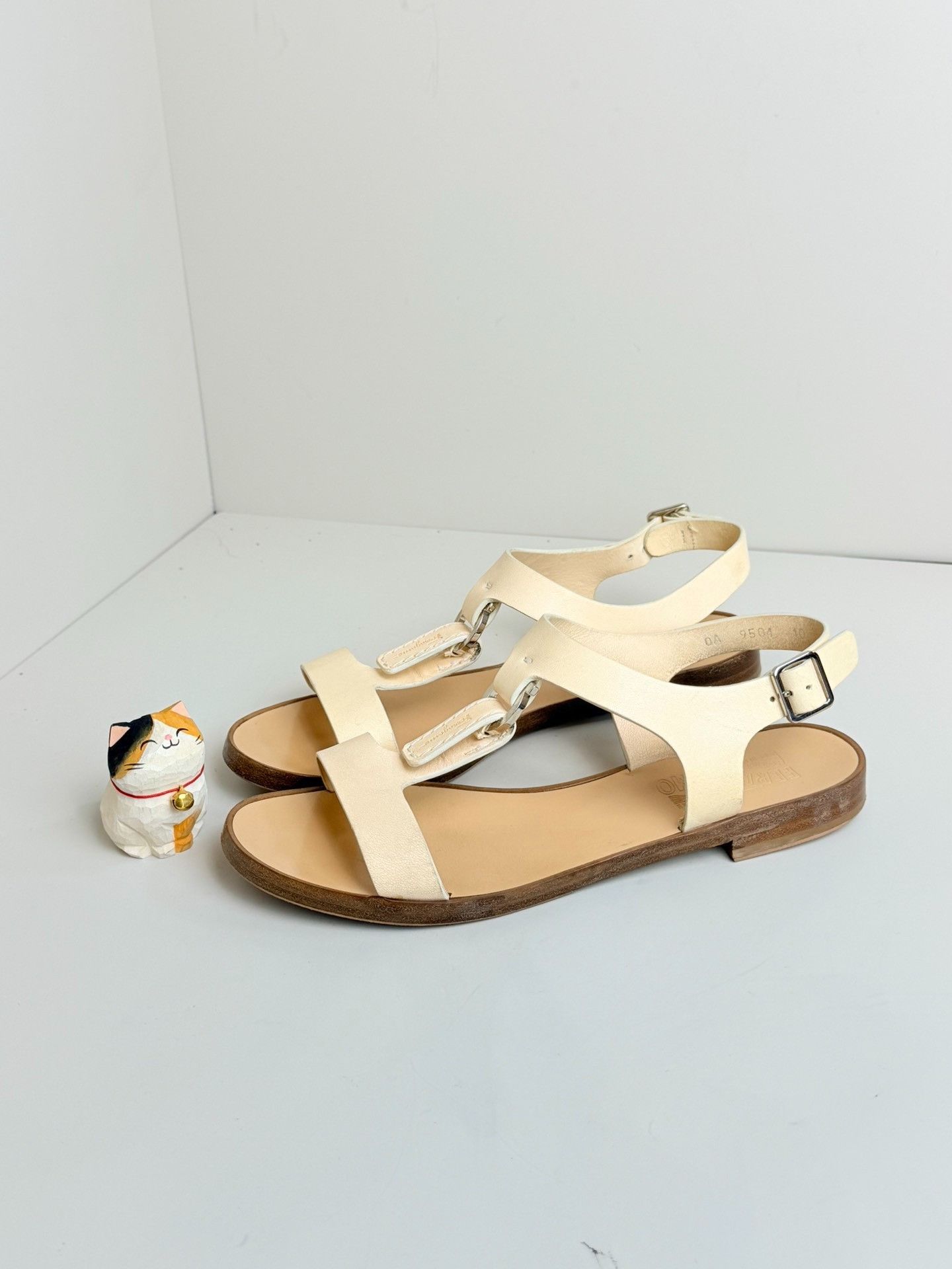 Salvatore Ferragamo Salvatore Ferragamo White Sandals us_6-5 Women Size US 6.5 / IT 36.5 - 1 Thumbnail
