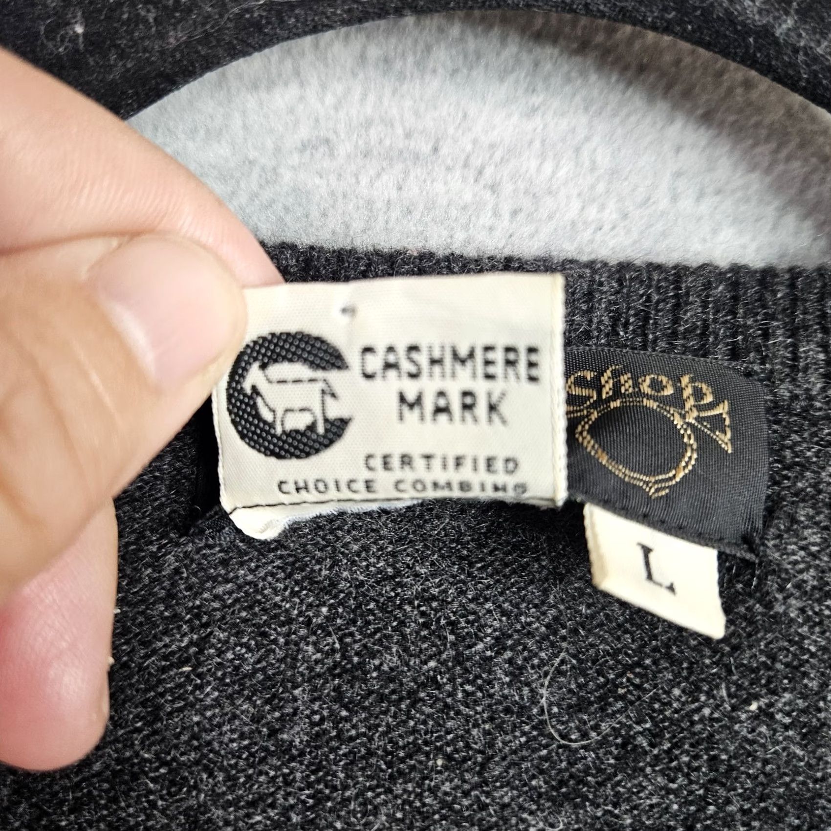 Vintage Country Shop Sweatshirt? No, Cardigan. women's Casual Crew Neck Short Sleeve Gray Cashmere Knit L measurements Size L / US 10 / IT 46 - 6 Thumbnail