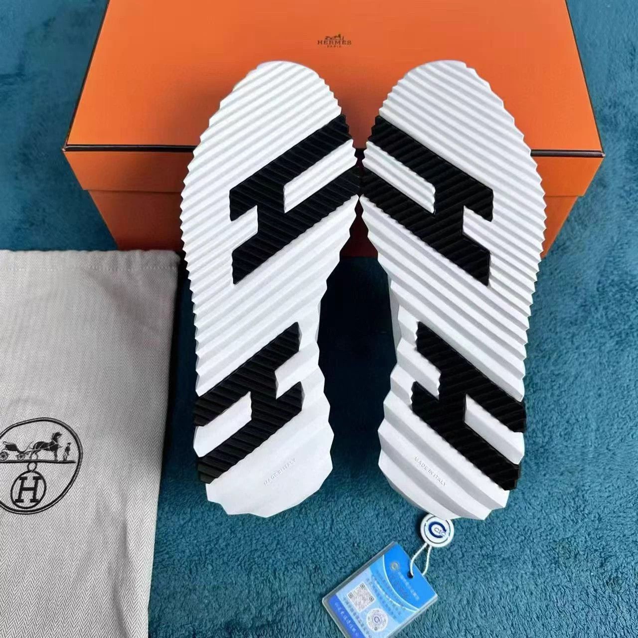 Hermes Hermès bouncing leather low top casual shoe white black 38 Size US 7 / IT 37 - 5 Thumbnail