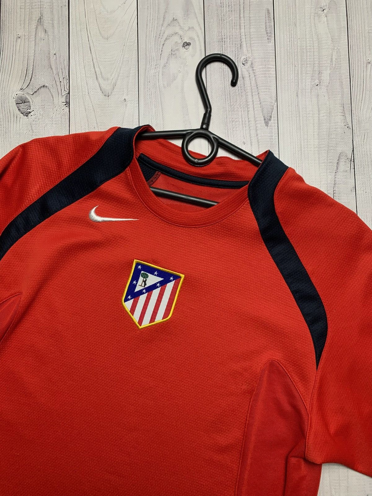 Vintage Vintage Nike Atletico Madrid soccer jersey size S red logo Size US S / EU 44-46 / 1 - 2 Thumbnail