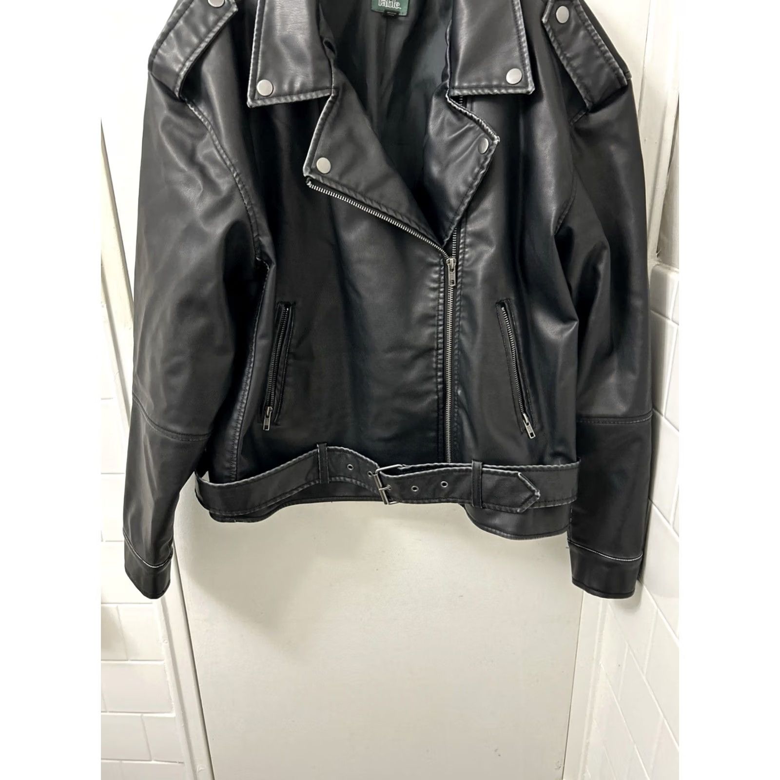 Vintage Wild Fable Faux Leather Jacket Womens L Black Belted Biker Zipper Pocket Short Sleeve 90s Rocker Modern Mens/Womens Size L / US 10 / IT 46 - 3 Thumbnail