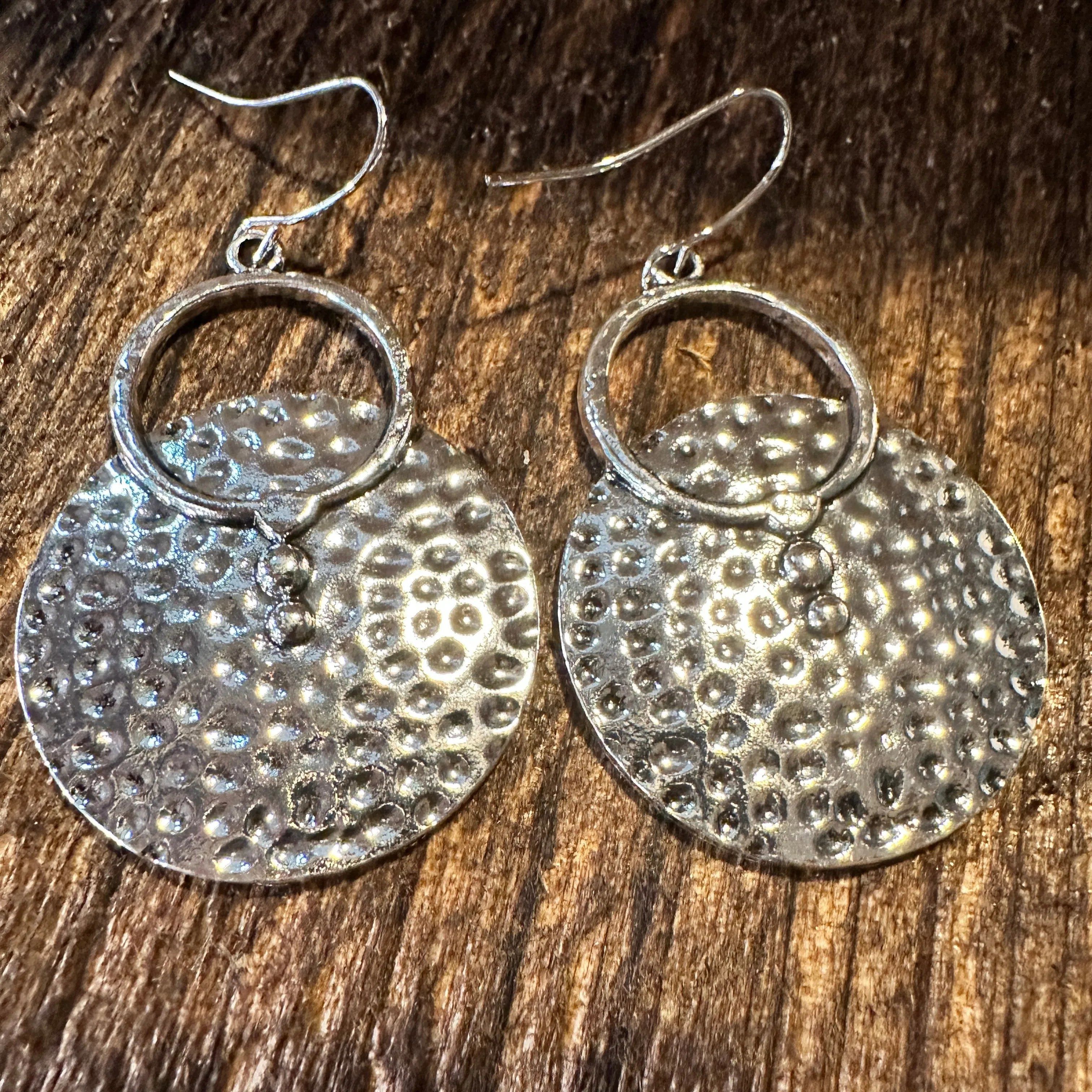 Other Boho Hippie Western Pounded Silver Circle Drop Wire Earrings Size ONE SIZE - 7 Thumbnail