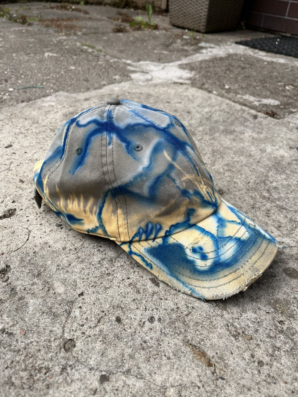 Japanese Brand Custom 1/1 Dad Cap Gull Color Bleach and airbrush Size ONE SIZE - 1 Thumbnail