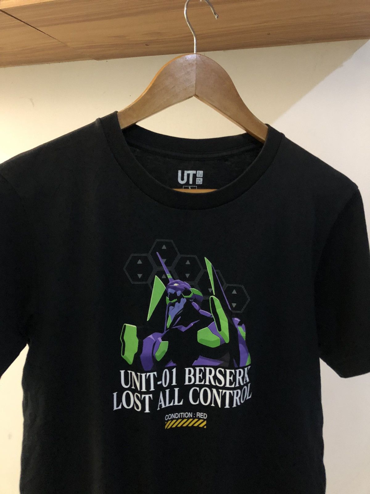 Anime × Japanese Brand × Uniqlo Evagelion 01 Berserk X Uniqlo Black Shirt Medium Size Size US S / EU 44-46 / 1 - 3 Thumbnail