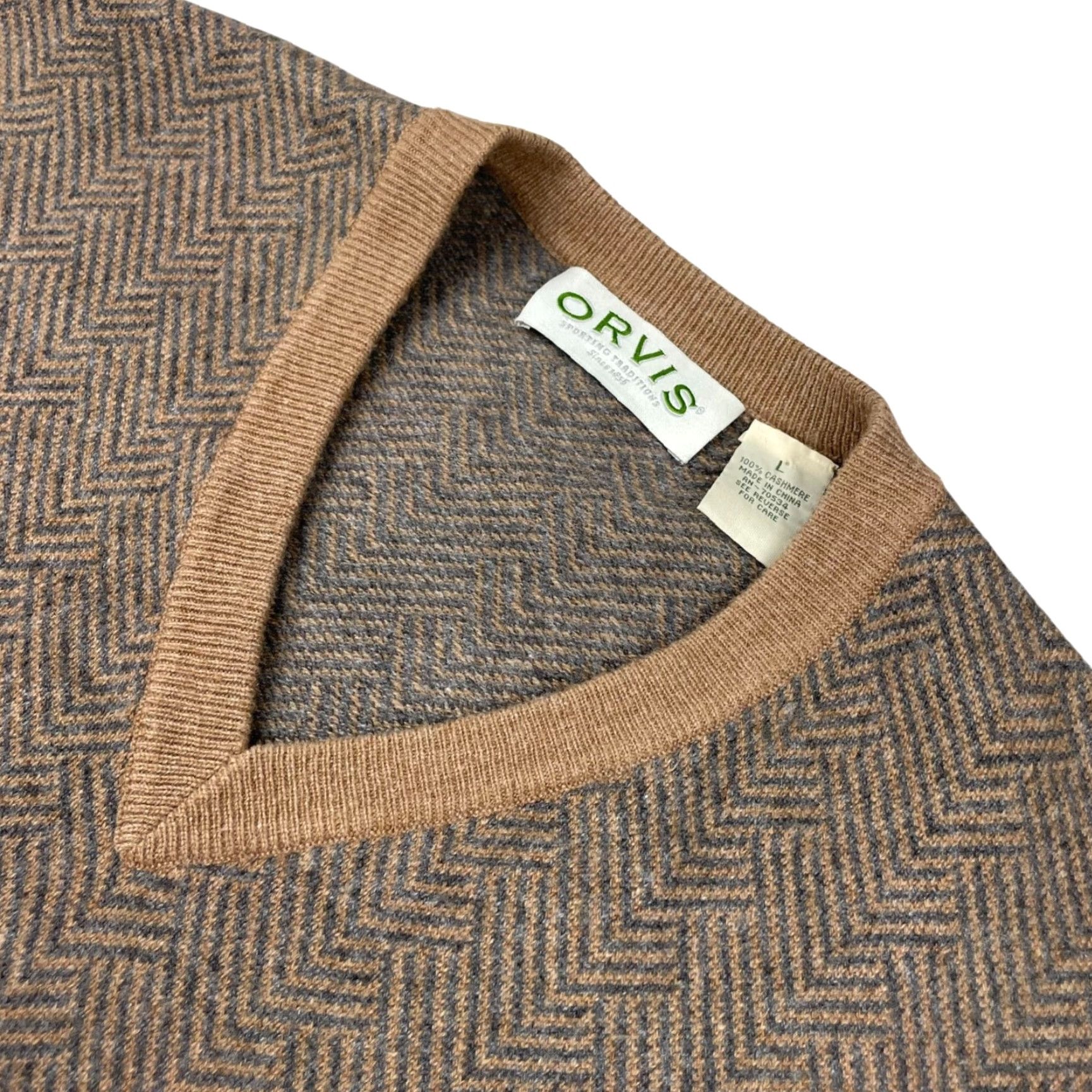 Orvis Orvis Men’s 100% Cashmere V-Neck Pullover Sweater Tan/Gray Herringbone Large V-Neck Men’s Pullover Sweater Cashmere Regular Fit Size US S / EU 44-46 / 1 - 2 Thumbnail