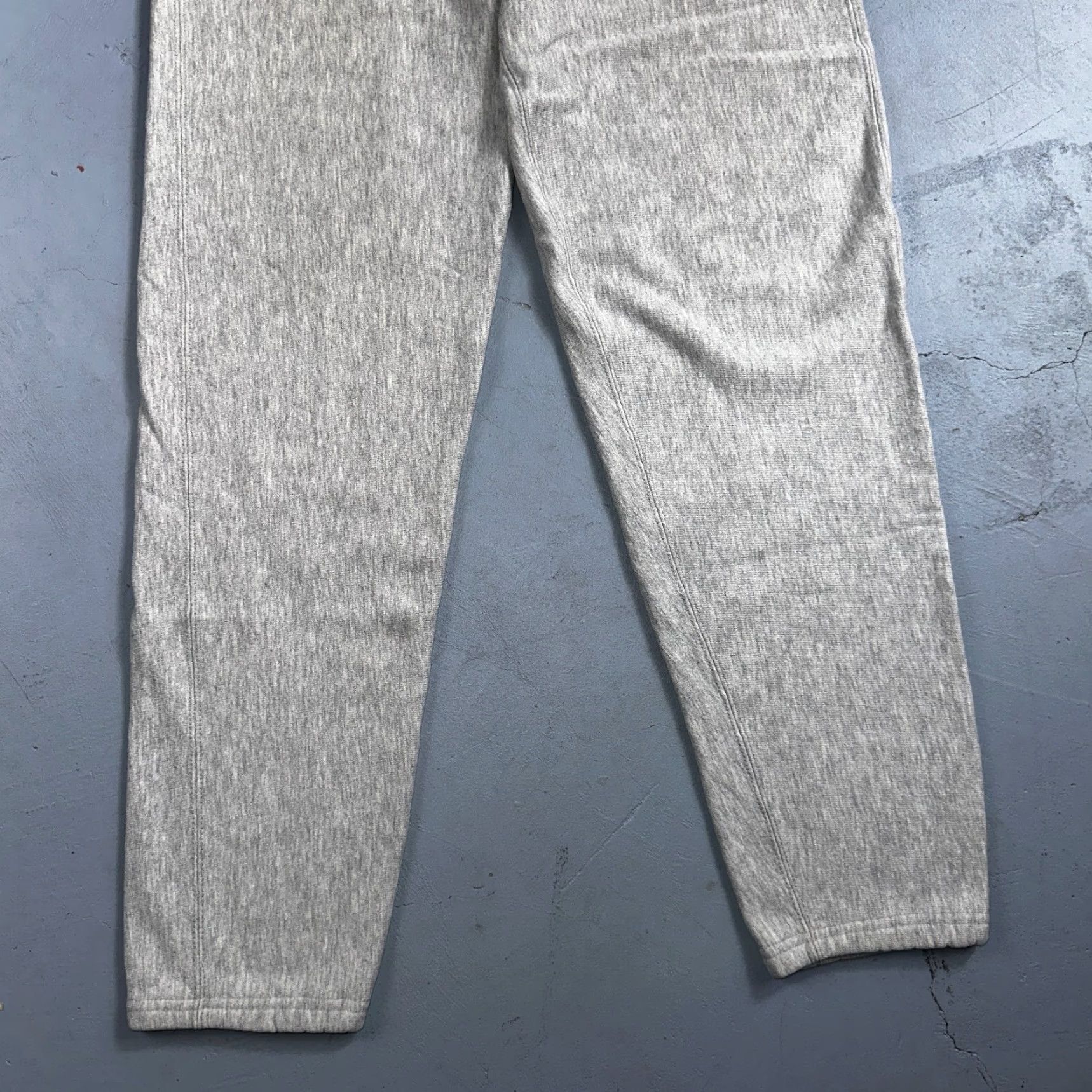 Champion VINTAGE Champion Sweatpants Reverse Weave 1990s Gray Men L Pants Jogger Basic Reversible 90s Size US L / EU 52-54 / 3 - 4 Thumbnail