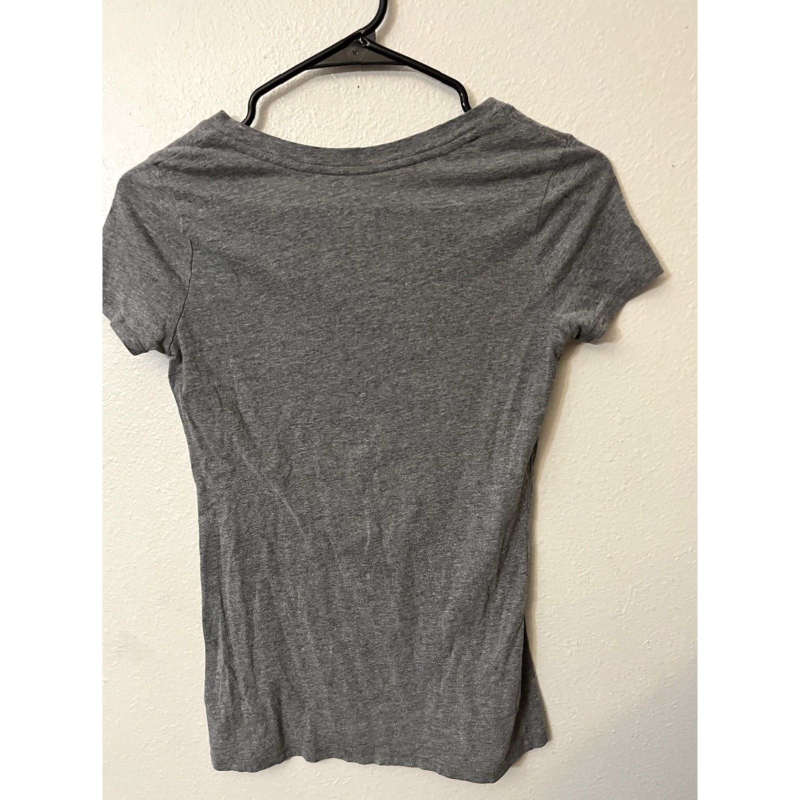 American Eagle Outfitters American Eagle Favorite T V-Neck Shirt Short Sleeve Gray Solid Sz XS Graphic Size XS / US 0-2 / IT 36-38 - 2 Thumbnail