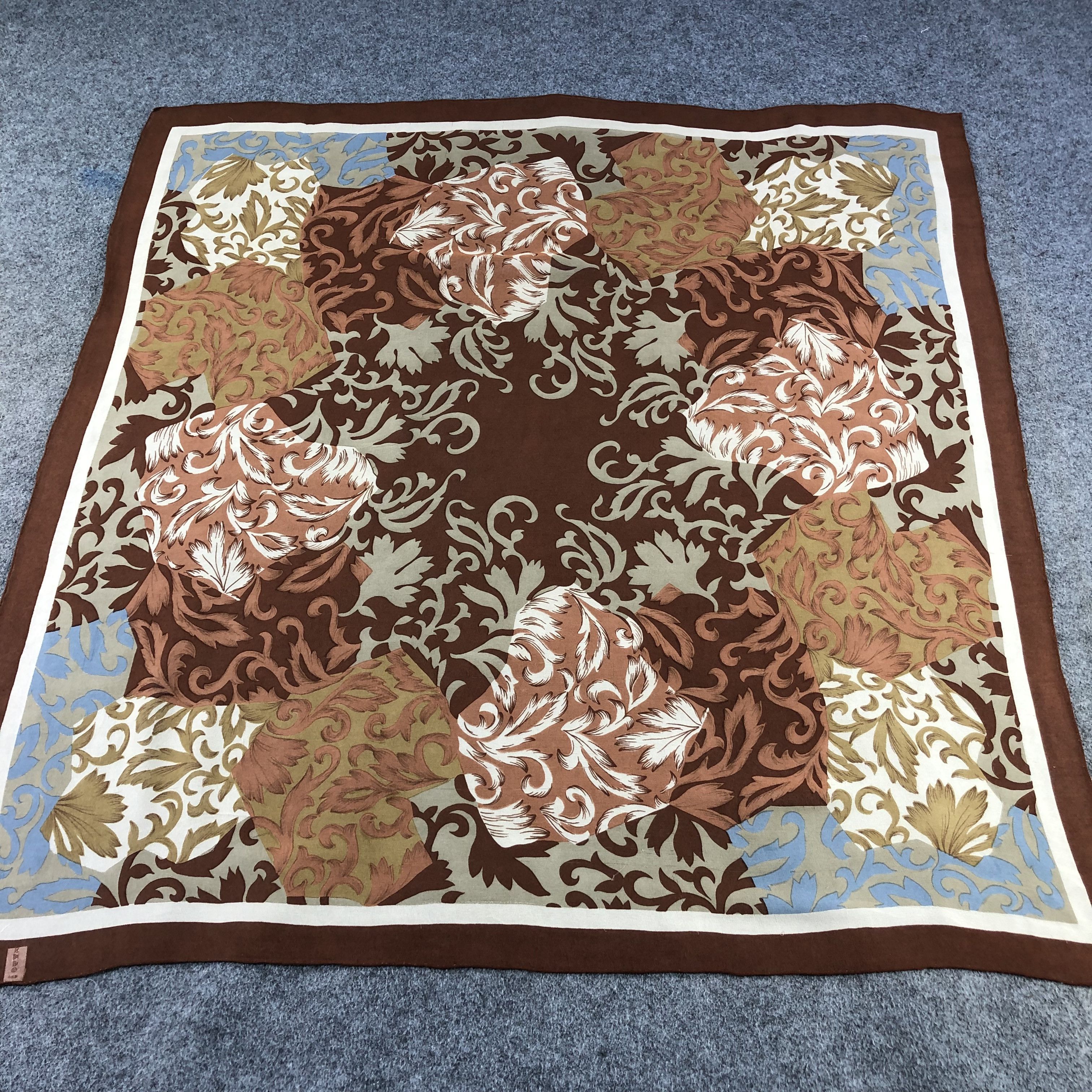 Japanese Brand Luxury Baroque Hand Rolled Silk Scarf M879 Size ONE SIZE - 1 Thumbnail