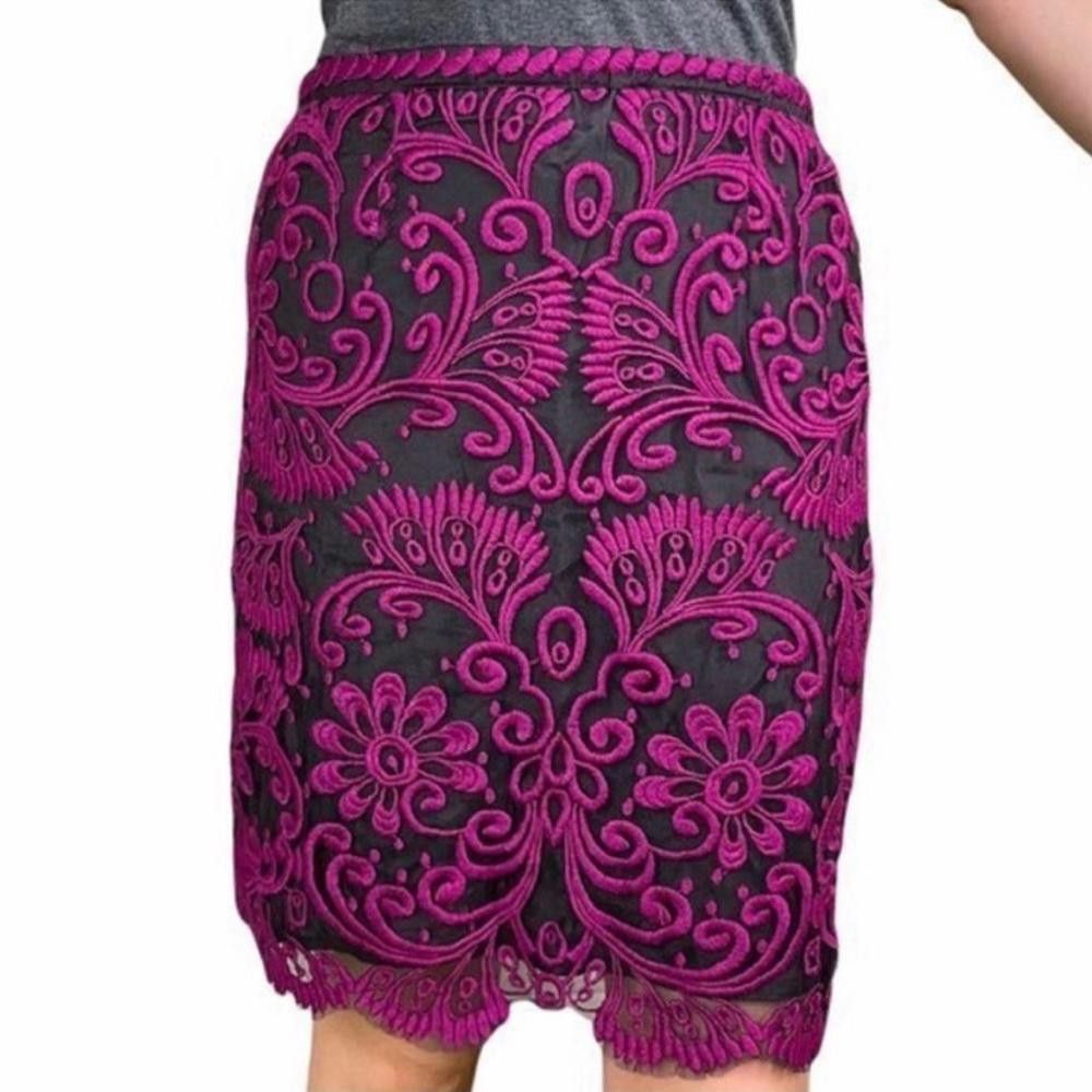 Designer Yoana Baraschi l Fuschia Embroidered Overlay Skirt Size 0 Size 25" / US 0 / IT 36 - 1 Thumbnail