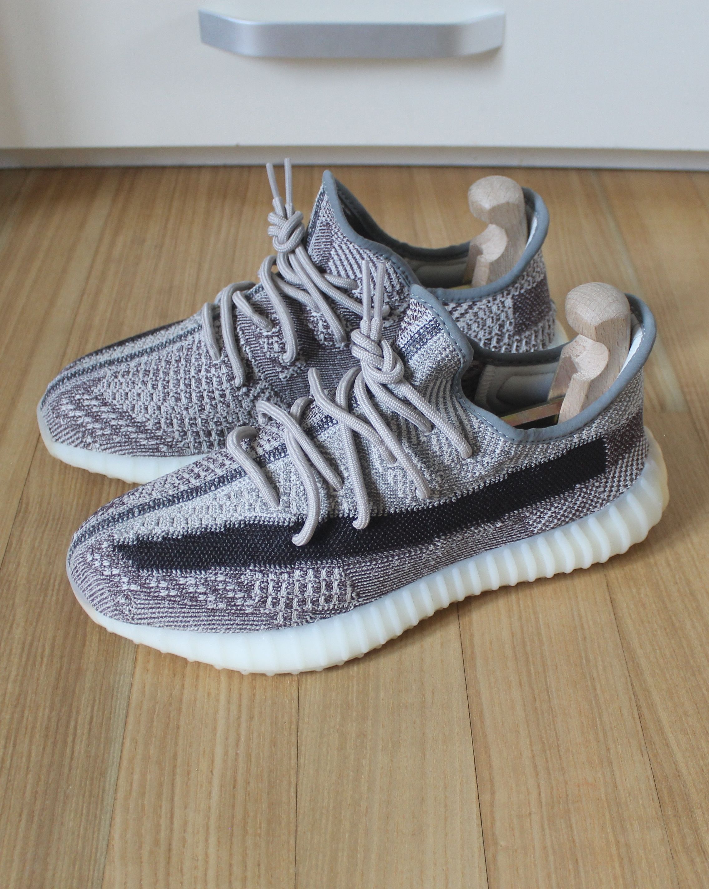 Adidas Yeezy Boost 350 V2 Zyon FZ1267 Size US 9 / EU 42 - 2 Thumbnail