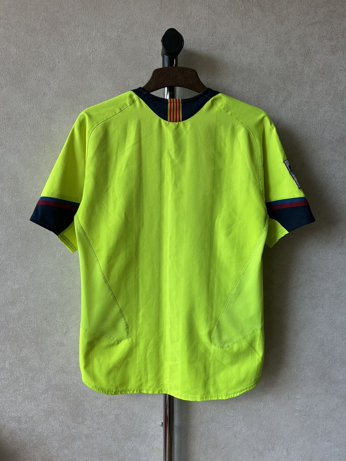 Nike Nike Barcelona 2005/06 Away Soccer Jersey Y2K Blokecore Size US S / EU 44-46 / 1 - 5 Thumbnail