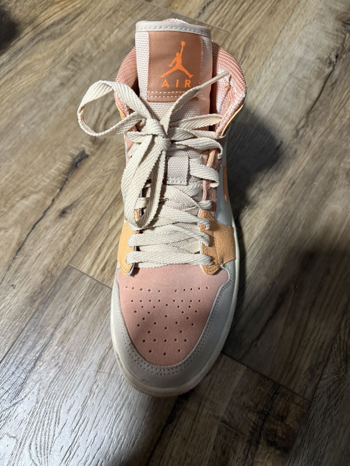 Nike 2021 Wmns Air Jordan 1 Mid 'Apricot' Size US 9 / IT 39 - 15 Thumbnail