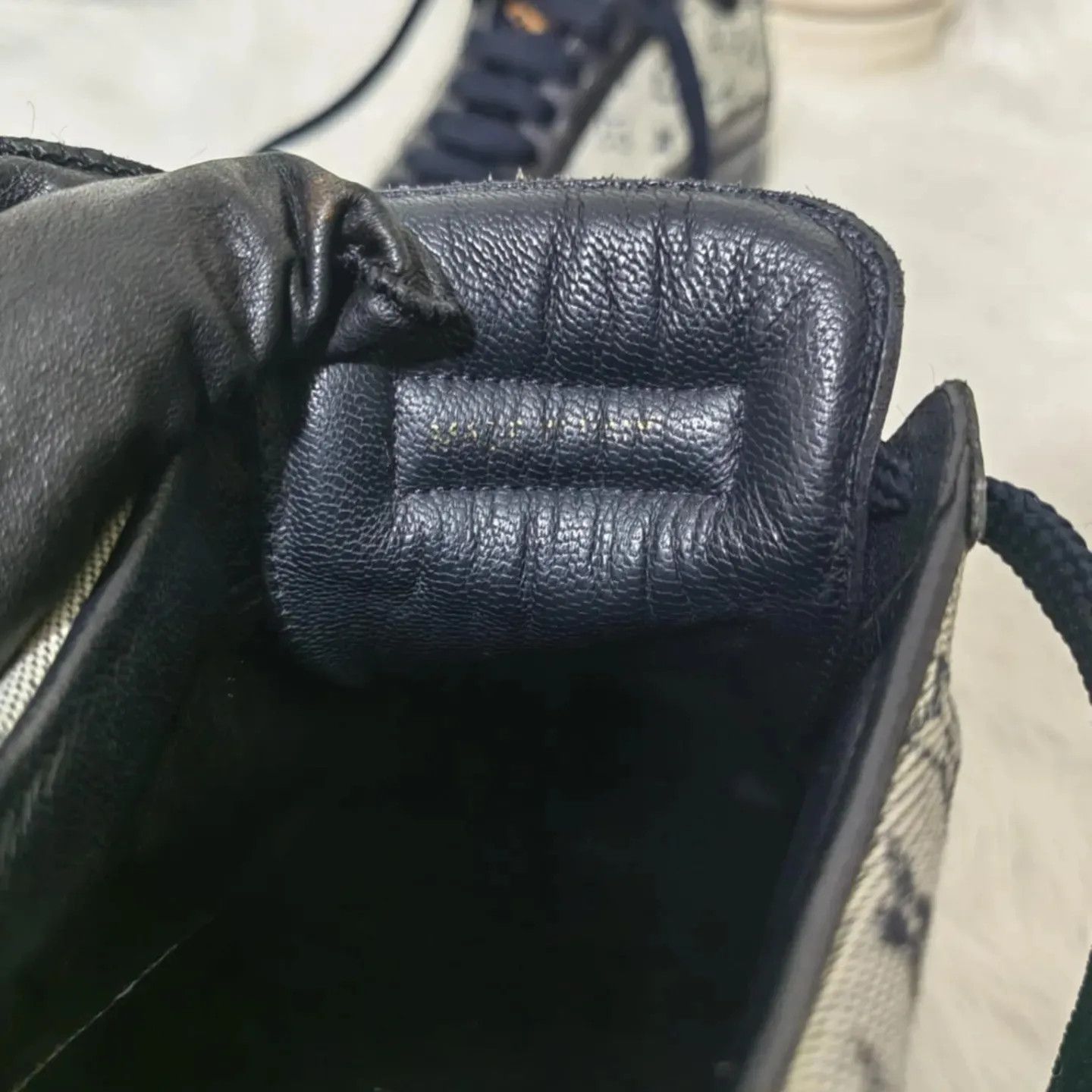 Louis Vuitton LOUIS VUITTON LV LEATHER LOW TOP MONOGRAM SNEAKERS Size US 5 / EU 37 - 5 Thumbnail