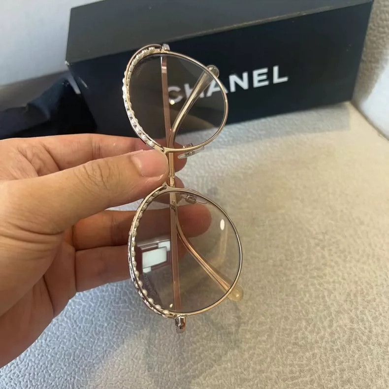 Chanel Chanel Pearl Edge Gradient Sunglasses -2505 Size ONE SIZE - 6 Thumbnail