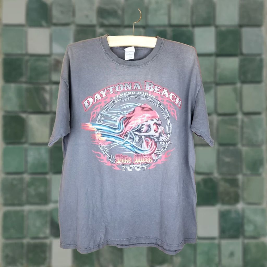 Vintage VINTAGE DAYTONA BEACH BIKE WEEK GRADIENT SUN FADED WORN T-SHIRT SZ XL Hat? Size US XL / EU 56 / 4 - 1 Thumbnail