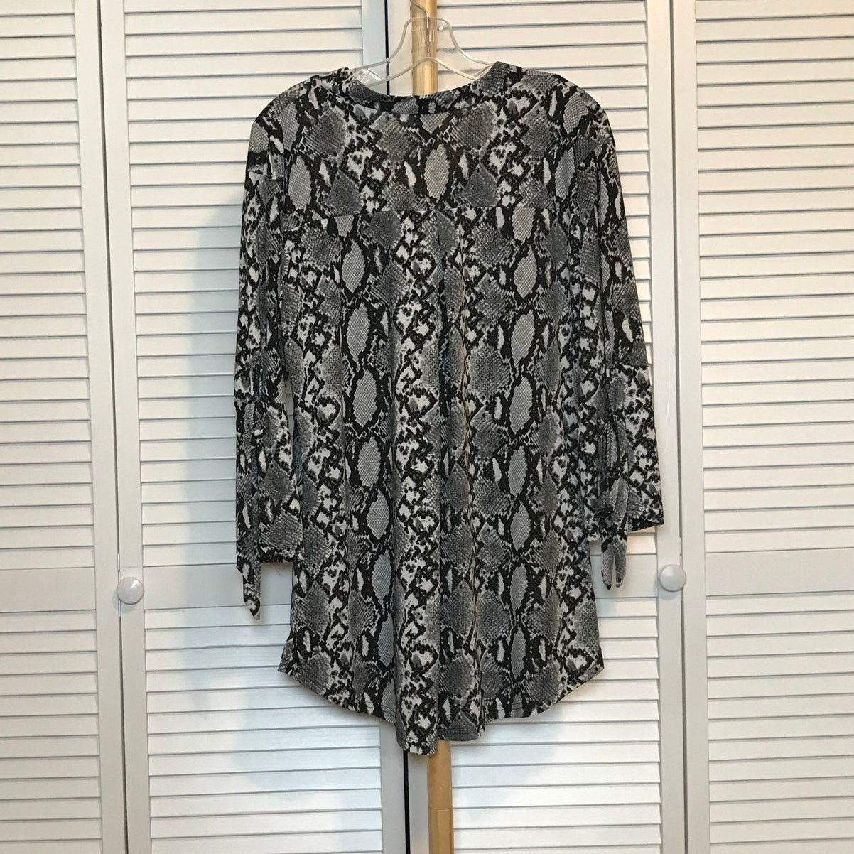 Other Lildy Snakeskin Print V-Neck Long Split Sleeve Blouse L-XL Size L / US 10 / IT 46 - 3 Thumbnail