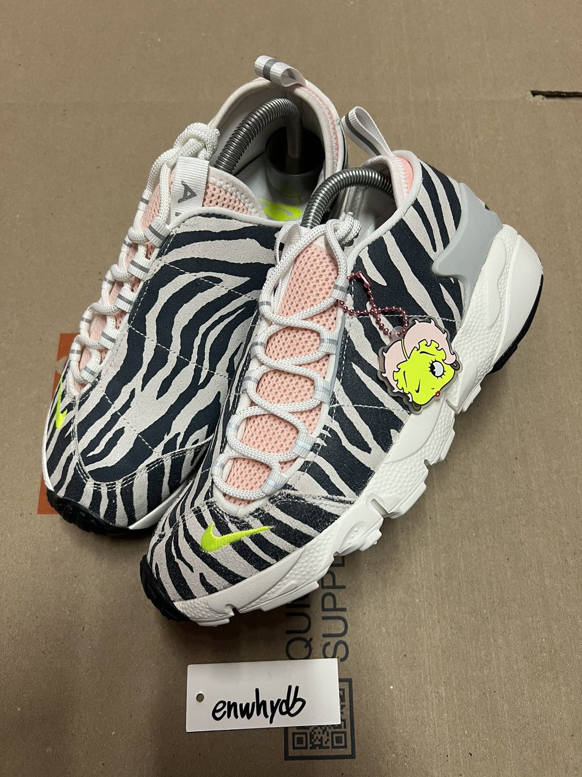 Olivia Kim/Nike Air Footscape “No Cover”-white/yellow-blk