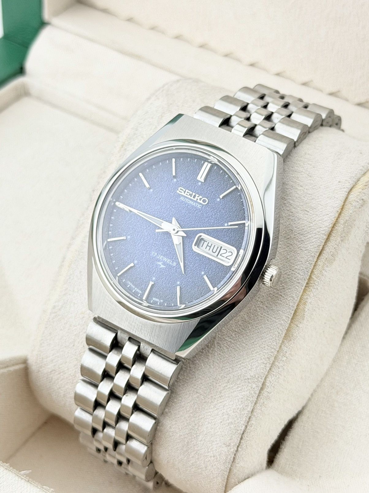 Seiko Seiko 5 Watch Automatic Blue Textured Dial Day Date Size 36 - 5 Thumbnail