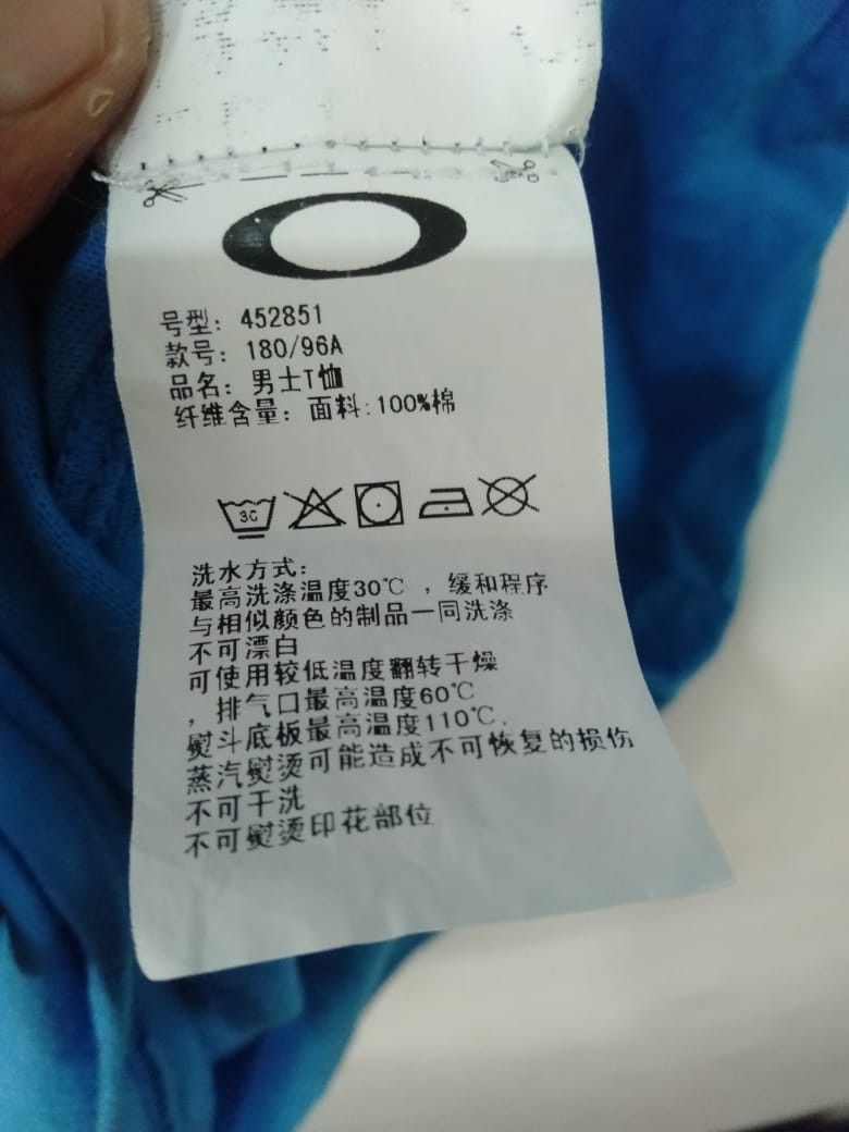 Japanese Brand Vintage Oakley T Shirt Center Logo Size US L / EU 52-54 / 3 - 7 Thumbnail