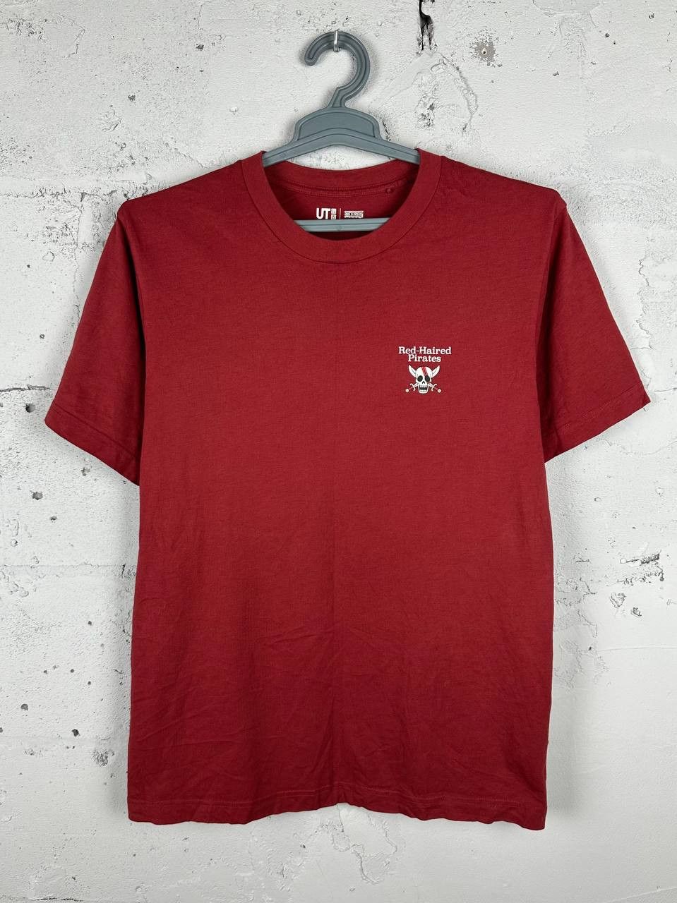 One Piece × Uniqlo Red Haired Pirates One Piece Uniqlo T Shirt Size US S / EU 44-46 / 1 - 2 Thumbnail