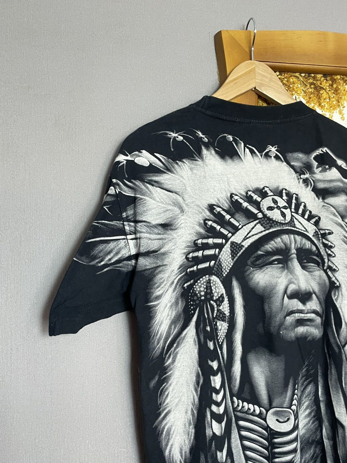 Vintage Vintage Cropped Single Stitch Native American T-shirt Size US L / EU 52-54 / 3 - 11 Thumbnail