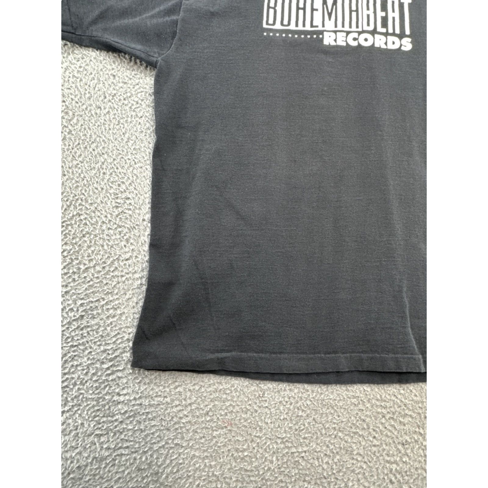 Gildan VINTAGE RARE BOHEMIA BEAT RECORDS T-SHIRT XL 90’S JIMMY LAFAVE RECORD LABEL USA T-Shirt Men Black Logo 90s Band Music XL Size US XL / EU 56 / 4 - 6 Thumbnail