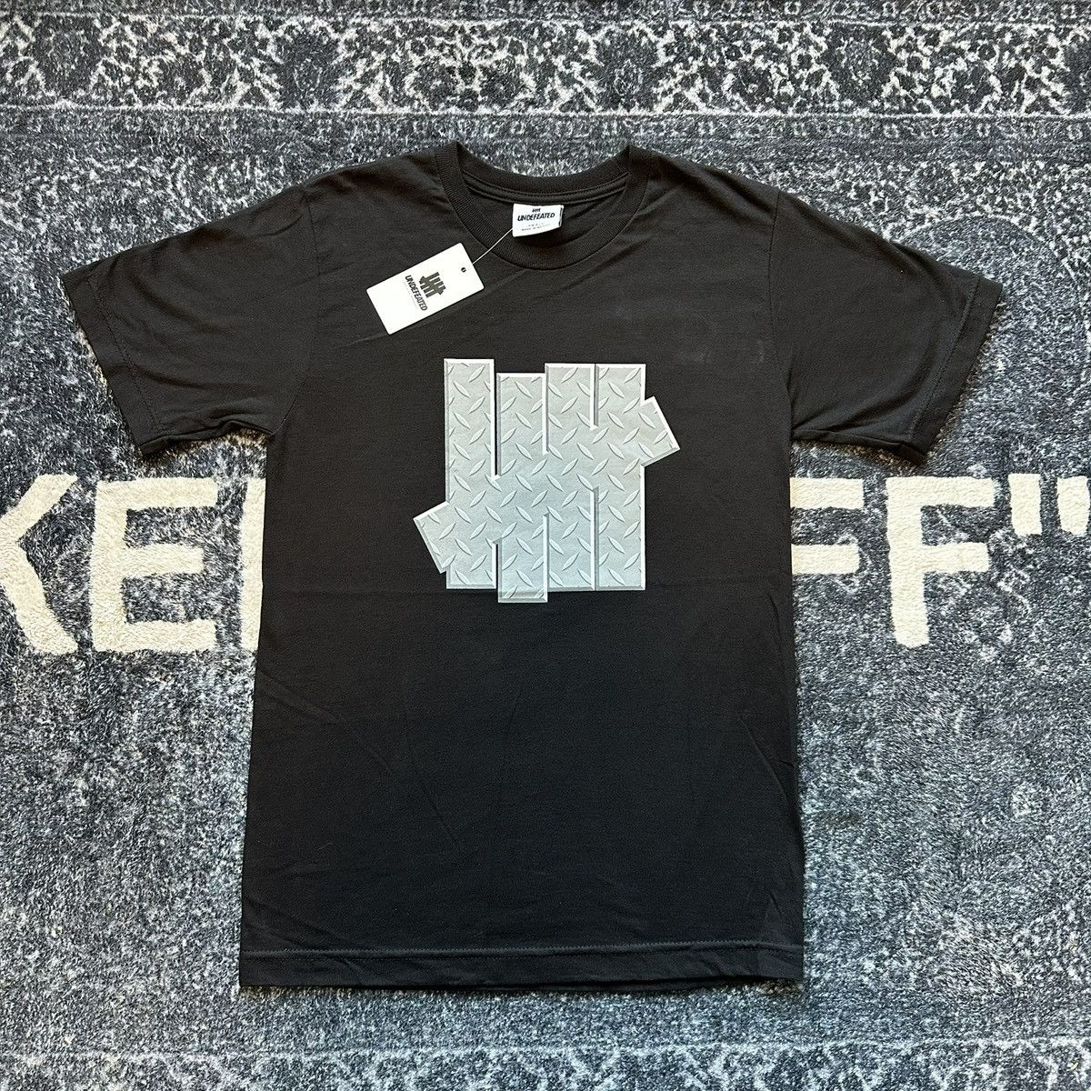 Undefeated Undefeated Diamond Plate Strike Tee Brand New Small Size US S / EU 44-46 / 1 - 1 Thumbnail