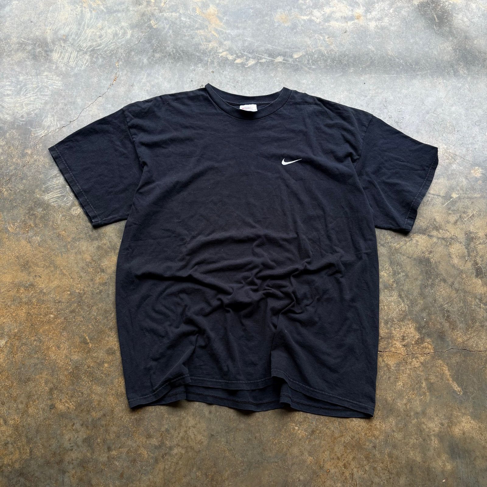 Nike Vintage USA Made Black Nike Swoosh T-shirt Size US XL / EU 56 / 4 - 1 Thumbnail