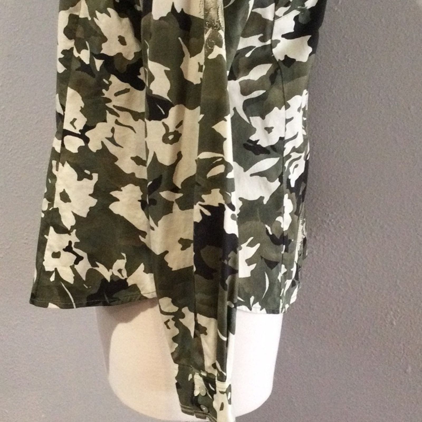 Chicos Chico's Camouflage Embroidered L/S Button Front Shirt 2/L/12 Size L / US 10 / IT 46 - 7 Thumbnail