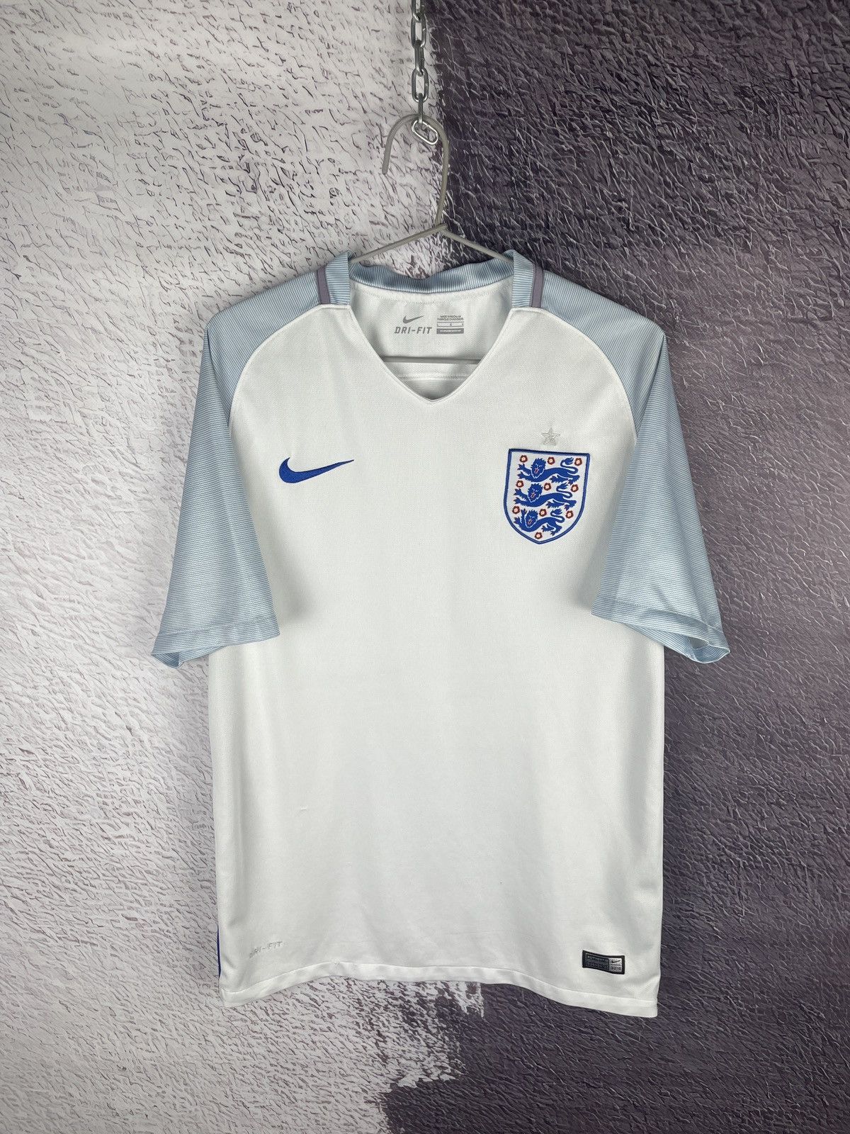 Nike Nike England 2016 2018 home soccer jersey football shirt Size US L / EU 52-54 / 3 - 1 Thumbnail