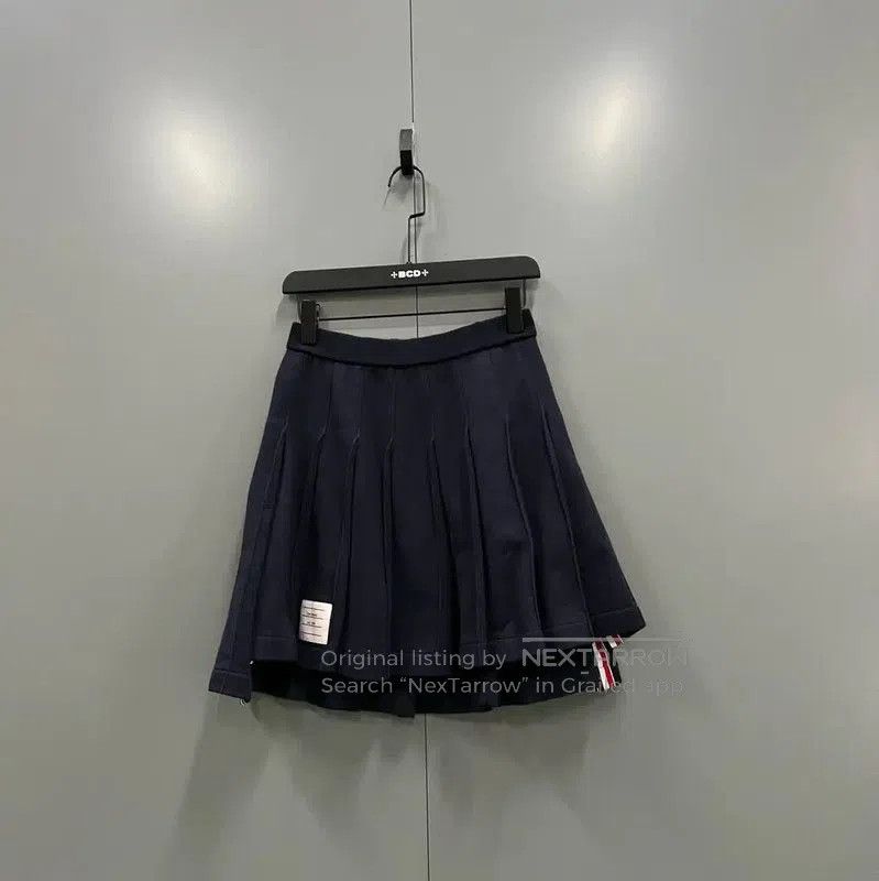 Thom Browne Thom Browne Pleated Skirt in Navy Blue . Size 28" / US 6 / IT 42 - 1 Thumbnail
