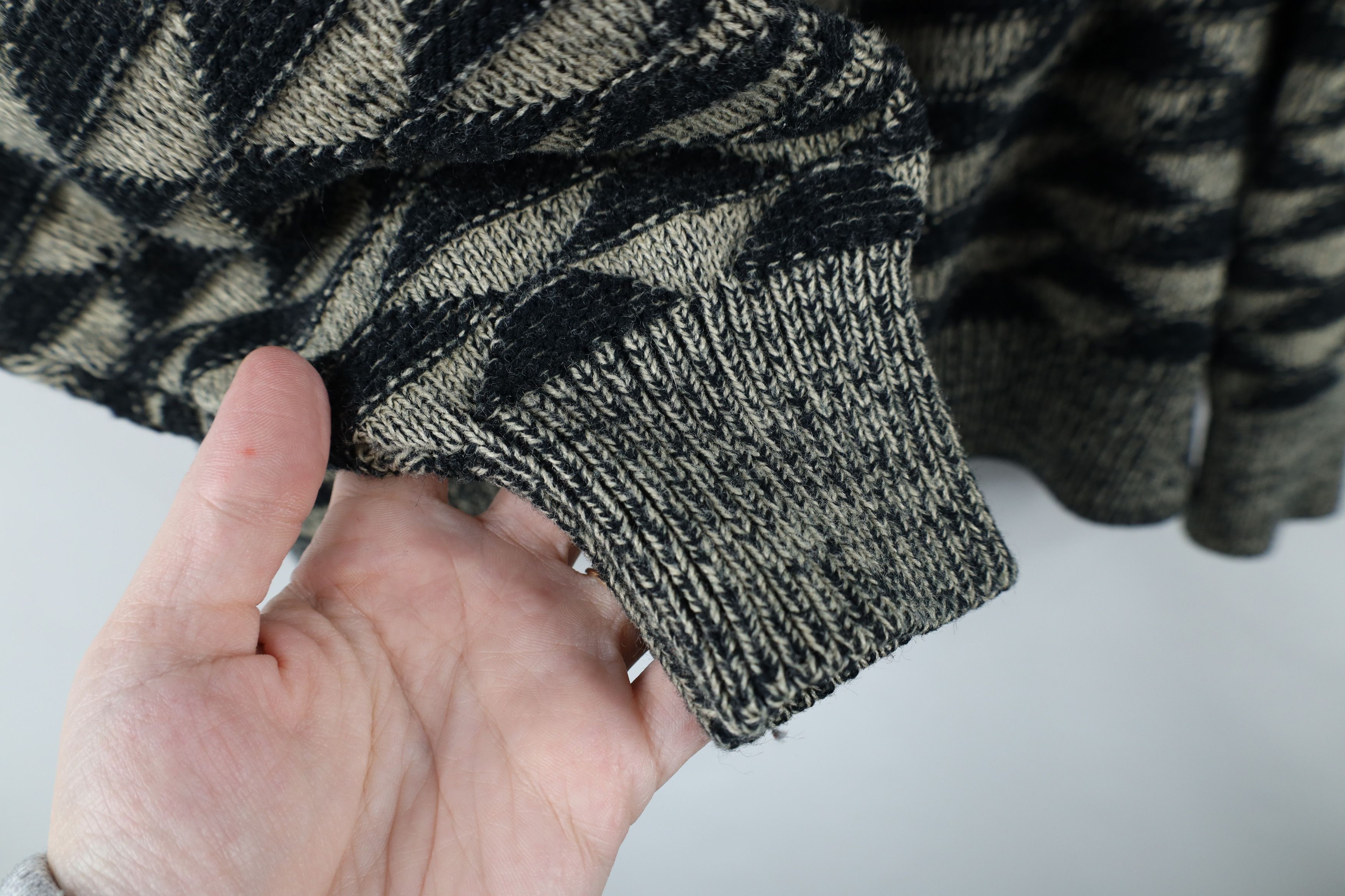 Vintage Vintage 90s Streetwear Geometric Triangle Cardigan Sweater Size US S / EU 44-46 / 1 - 5 Thumbnail