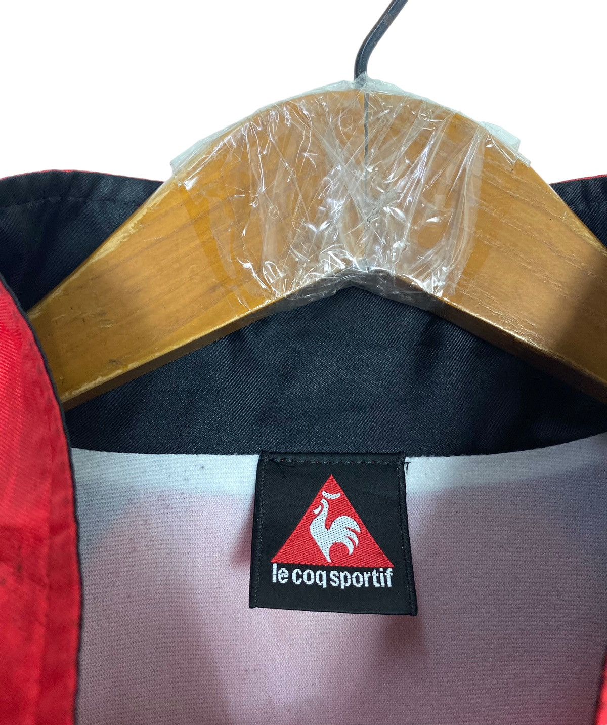 Le Coq Sportif Rare Le Coq Sportif Nagoya Grampus Eight Big Logo Windbreker Size US L / EU 52-54 / 3 - 7 Thumbnail