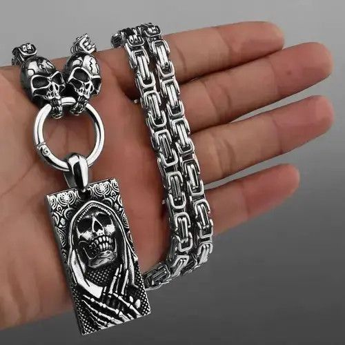 Jewelry x Vintage Carved Stereo Card Skull Necklace in Silver, Men's