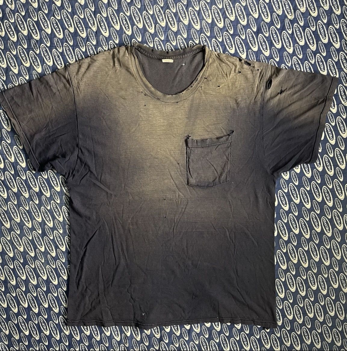 Fruit Of The Loom Vtg 90s Fruit of the Loom Sunfaded Faded Pocket Shirt Navy Size US XL / EU 56 / 4 - 1 Thumbnail