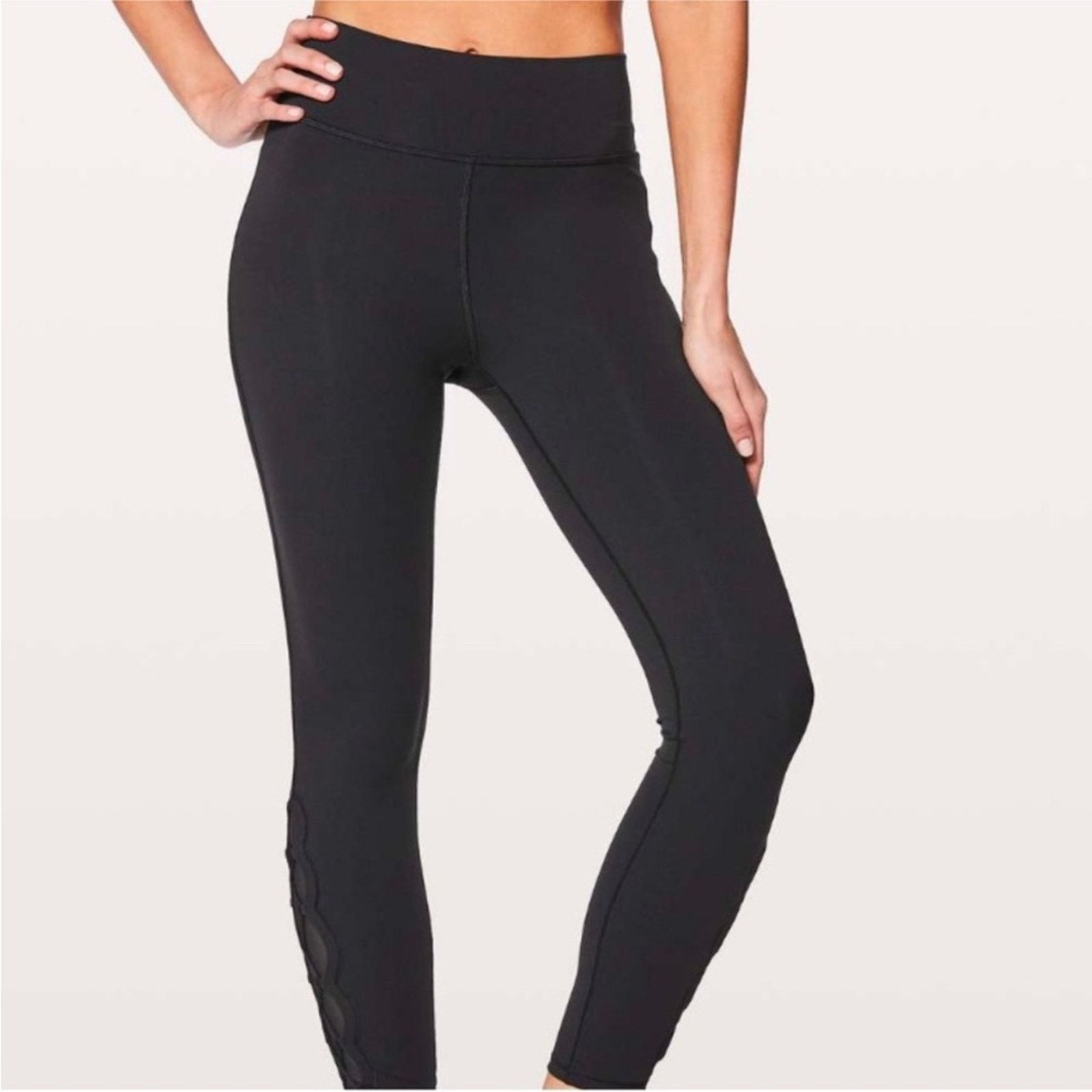 Lululemon Lululemon Tied To It 7/8 Tight 25" Black size 2 Size 26" / US 2 / IT 38 - 2 Thumbnail