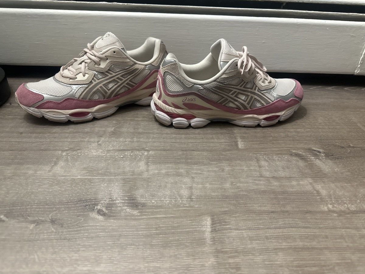 Asics Creme and pink asics Size US 11 / EU 44 - 5 Thumbnail