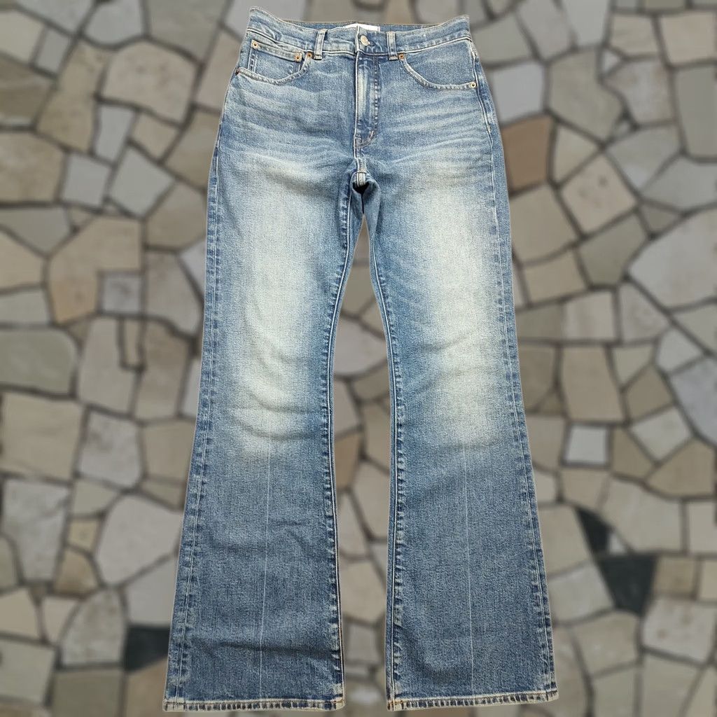 Madewell Madewell Jeans Womens 27 32 Inseam Denim 5-Pocket Flared Vintage Look Bohemian 90s Distressed Stretch Blue Denim Shirt? Size 27" / US 4 / IT 40 - 1 Thumbnail